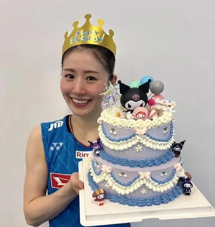 在厦门举办的苏迪曼杯上，中国队是全场焦点，日本女双选手志田千阳却凭颜值“出圈”了