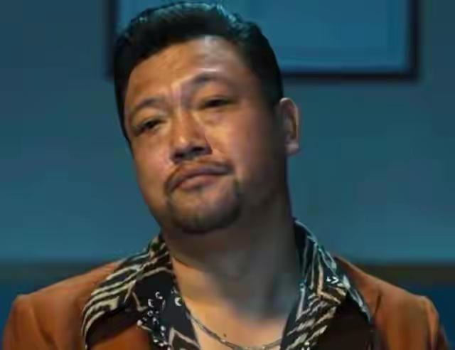 新锐领航权益升级贾冰如今网上热议喜剧演员贾冰在成都与老战友聚会饭局被人偷拍并