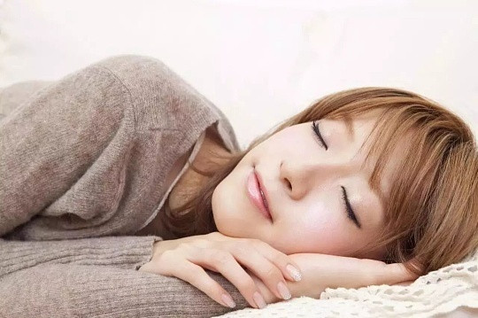 每天下班先睡一觉正常吗每天下班先睡一觉是正常现象，尤其在工作强度大、身心疲惫时，