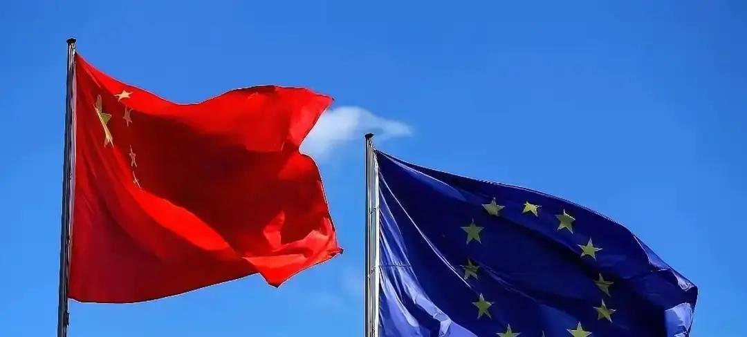 荷兰人，动手了。大半夜，ASML直接把几款核心DUV光刻机的出口许可，撤了。理