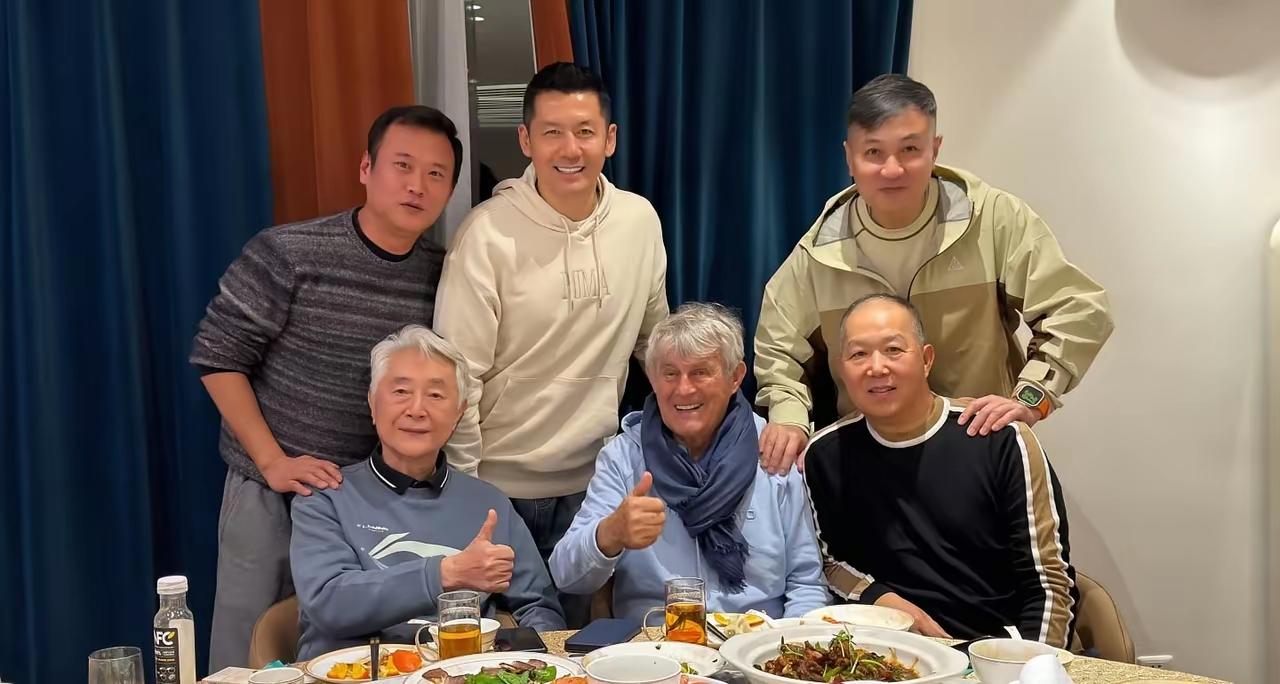 岁月真的是一把杀猪刀啊！金枝，老米都老成那样了，脑海中一直都是2001世界杯五里