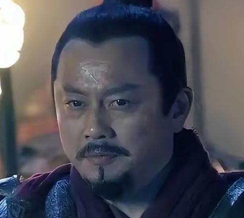 前193年，曹参正在家里喝酒。仆人突然来报：“丞相萧何，去世了。”曹参一听，丢下