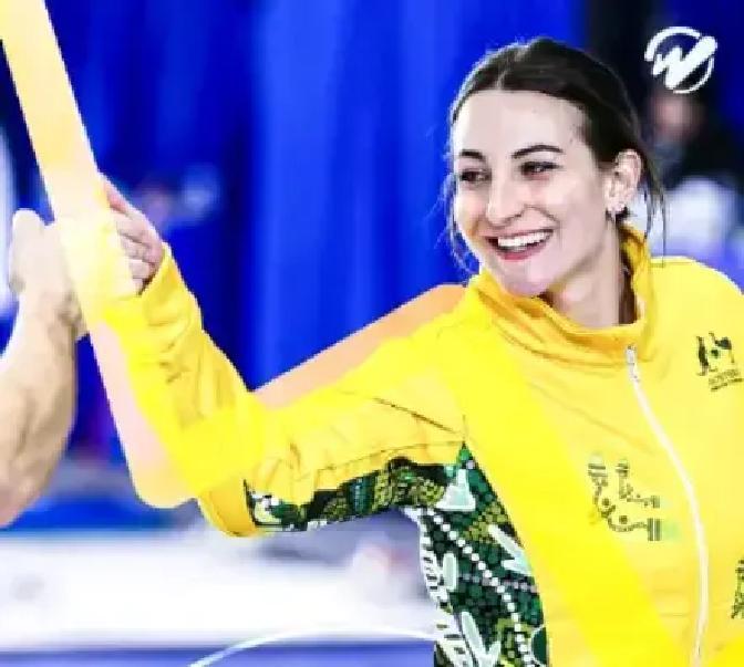 别问冰壶规则。记住10点这场对决：赢了直通冬奥，输了直接回家。全胜的澳大利