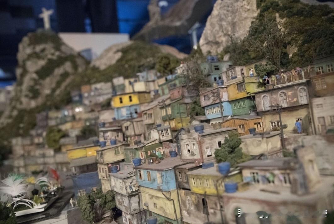 【巴西扫黑除恶行动】巴西警方近日在该国第二大城市里约热内卢展开大规模扫