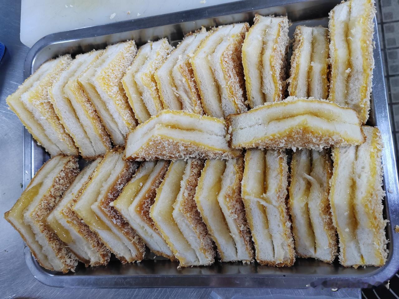 今天吃晚餐的时候听一个哥们说，（这个哥们以前没同船过，不认识）上个月我们这批船员