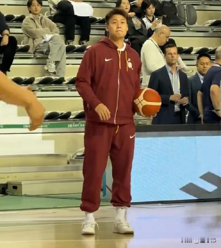 什么情况？中国男篮半场落后韩国男篮23分，一言难尽！前中国男篮主教练杜锋解说