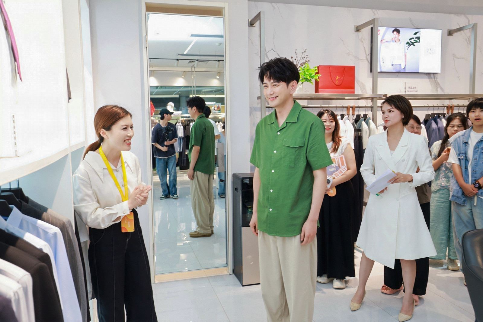 王仁君成功接班唐国强王仁君凭《浴血荣光》拿下飞天奖优秀男演员，四分钟脱稿感言太