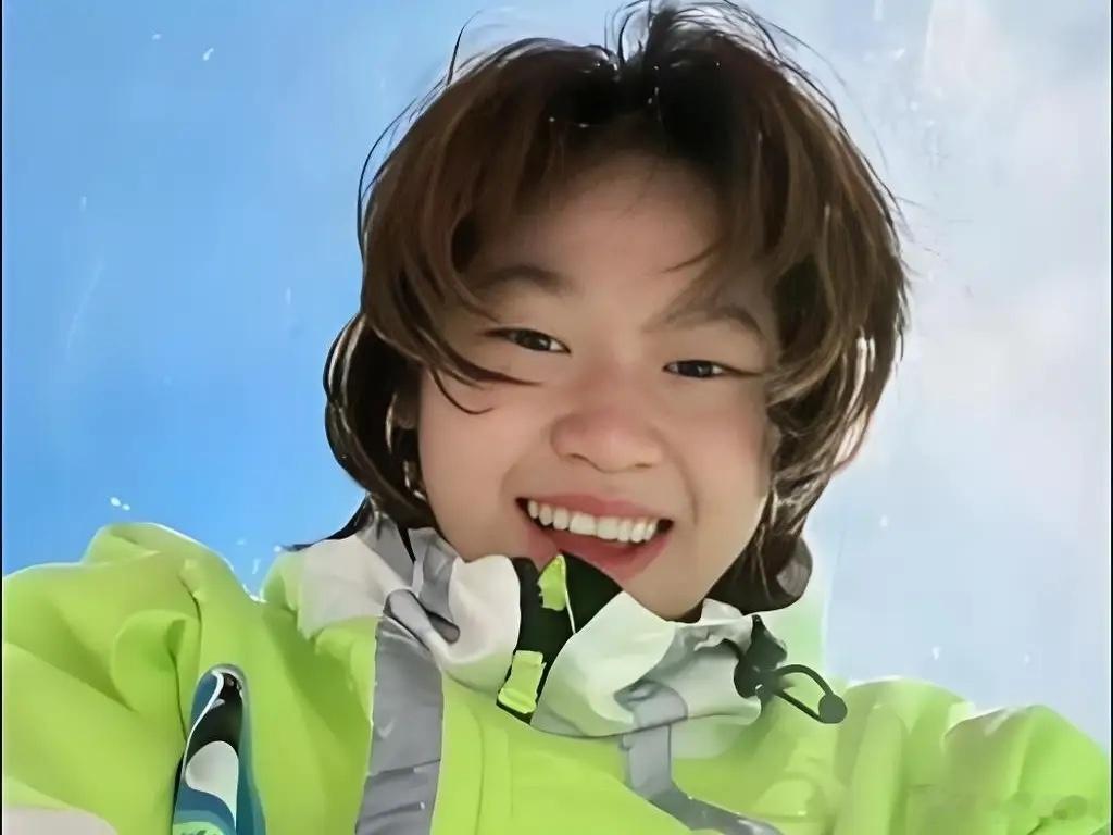 我有一个预感，今年冬天最火的运动员，不是武大靖，也不是谷爱凌，而是刚学滑雪的全红