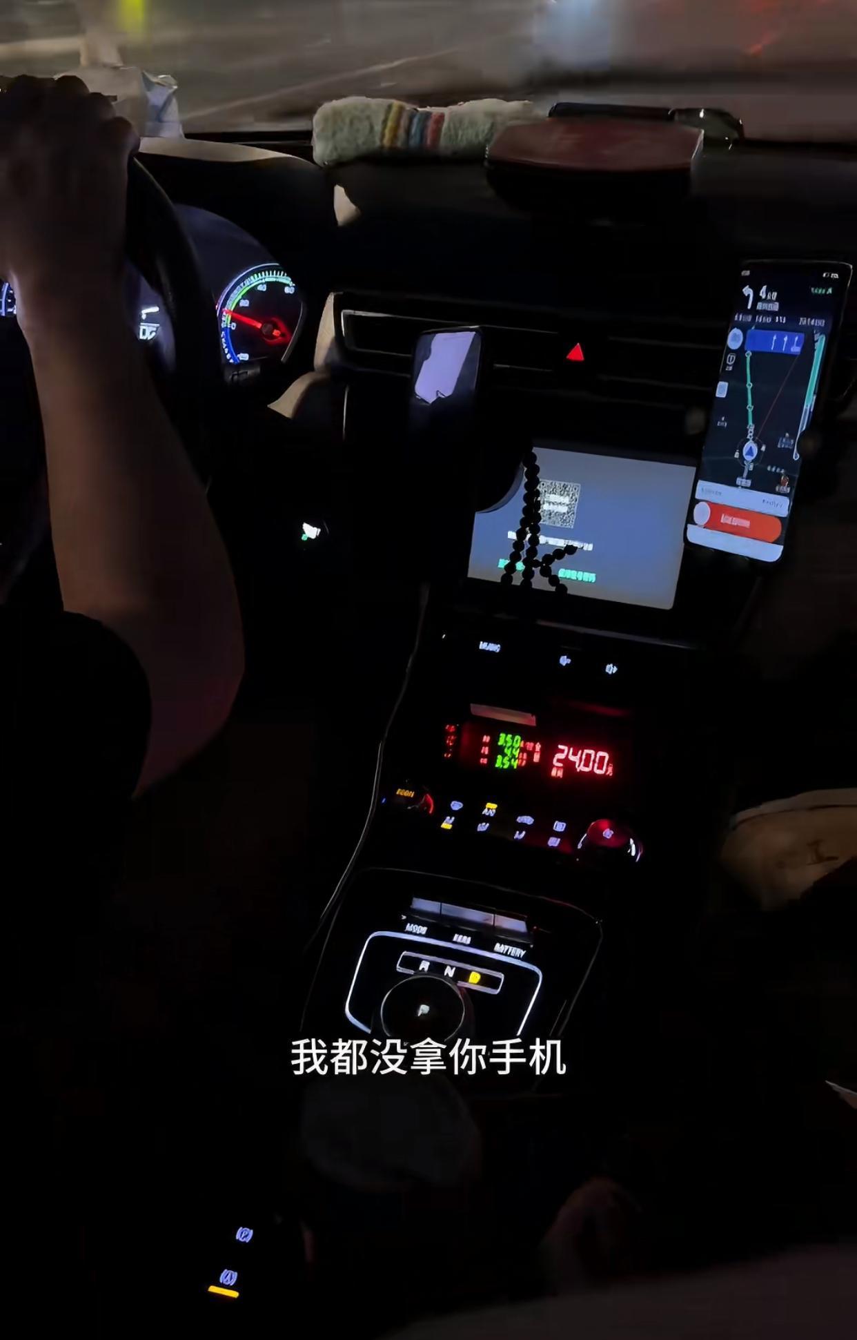 近日上海，一女子在乘坐出租车的过程中，她发现司机不仅偷拍她，还把偷拍的视频发到了