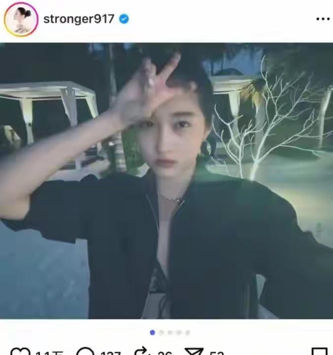 关晓彤晒泳装大秀好身材，与鹿晗彻底没戏，知情人爆料，鹿晗关晓彤去年十二月就分手了