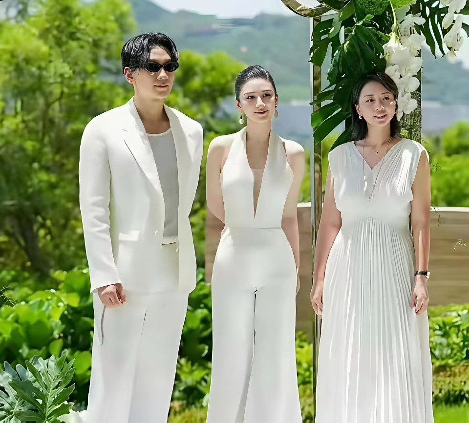 黄奕与Rain同框，氛围感直接拉满，妥妥的韩剧女主既视感。