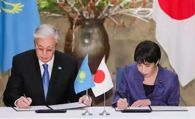 托卡耶夫这哪里是来“做客”的？分明是来“砸场子”的！拿着日本给的37亿支票，反手