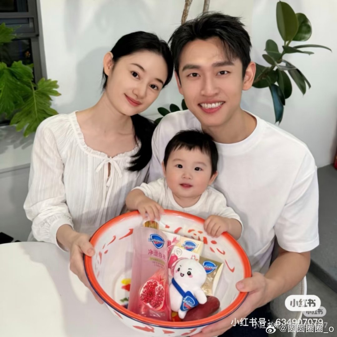 给钱了，图各自是真的；拼一起假的哈哈哈磕王天成和郭晓婷后每天都得让豆包干活了哈哈