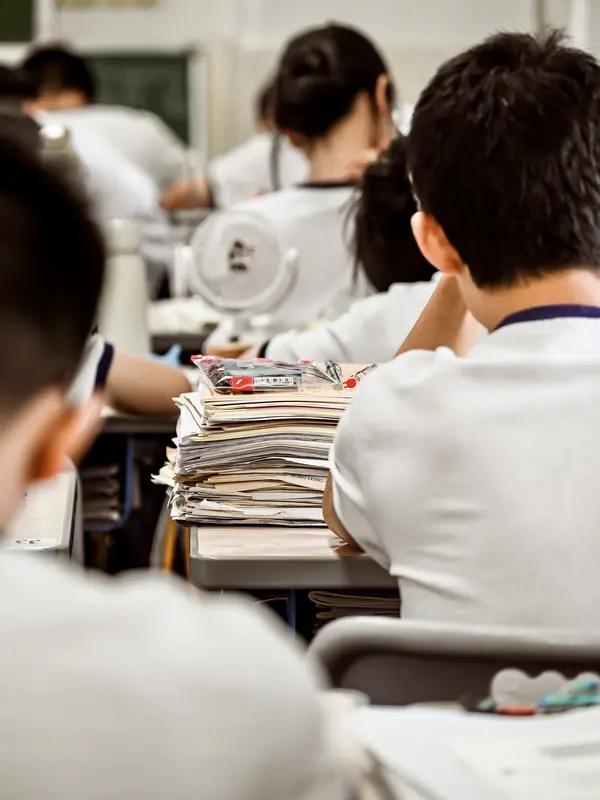 各位老师你们有没有发现，现在的学生越来越不懂得感恩了。原来的学生，包括已经毕业