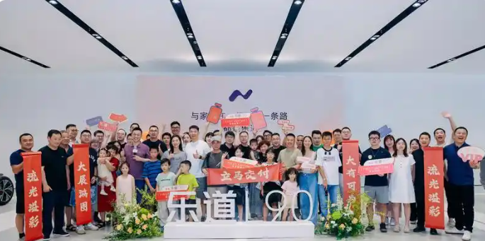 李斌：“昨晚发布后，不少用户反应门店试驾车供不应求，我们立即新增了400台试驾车