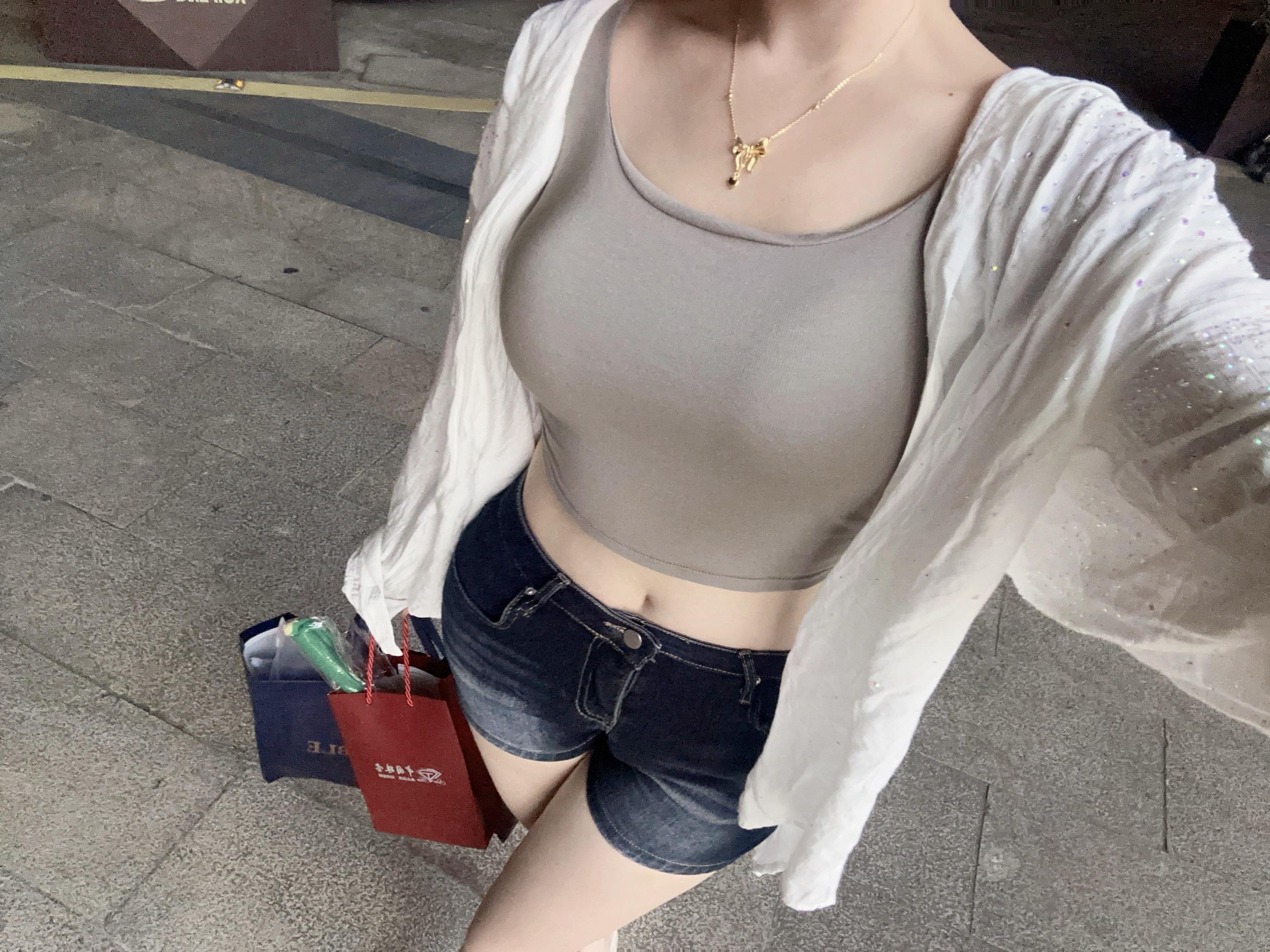 你说陪我到某年某月某天 却把我丢在某日某夜某街
