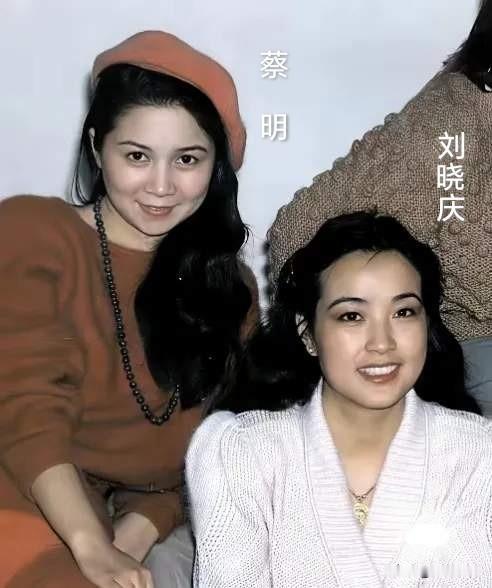 蔡明，春晚钉子户，共28次登上春晚，身价逾千万，被誉为"小品女王"，今年64岁了