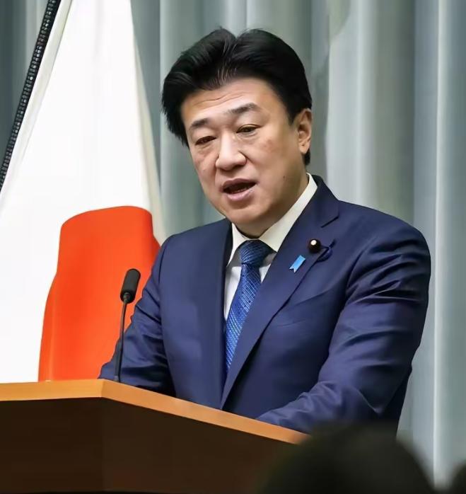 日本急了，要求马上谈判！2026年1月7日的东京记者会上，日本官房长官木原稔