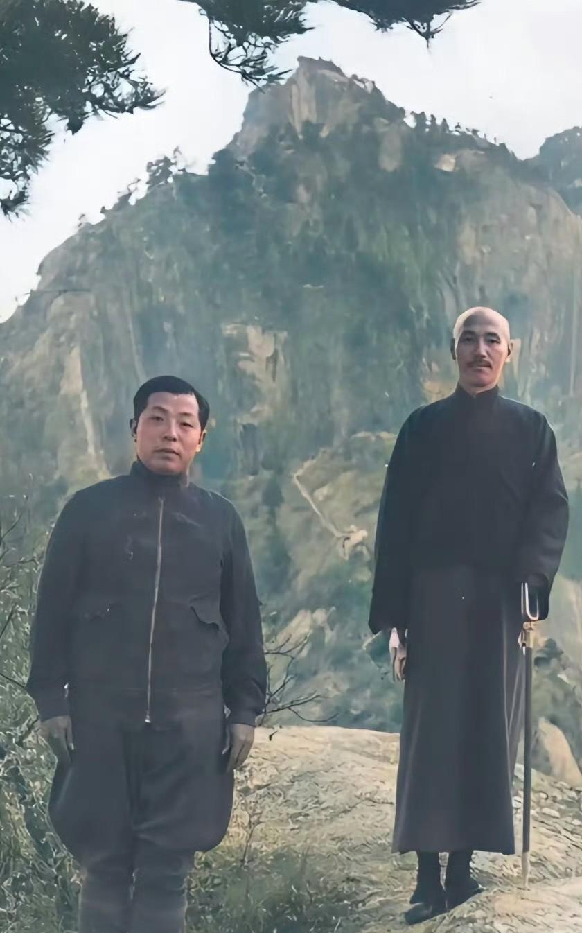 西安事变七夕，张学良与蒋介石一起游玩爬山的照片。1936年12月，蒋介石驻跸临潼