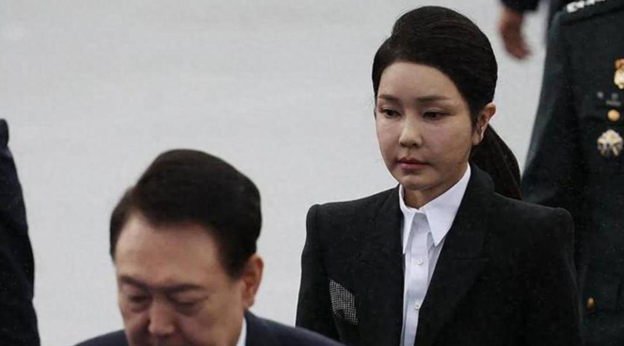 韩国总统这个位置，向来是坐上去容易善终难，现任的李在明对前任尹锡悦下手，一点没留