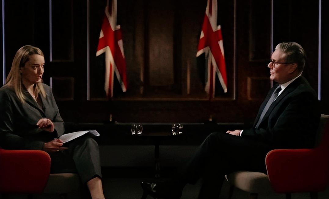 英国首相快扛不住了？2026年刚开始，斯塔默就遇上大麻烦了，支持率跌得厉害，党内