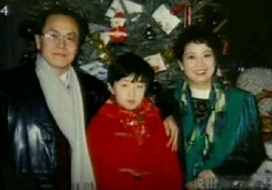 李维康去世！李维康、耿其昌是国内家喻户晓的京剧界夫妻艺术家，二人1975年结