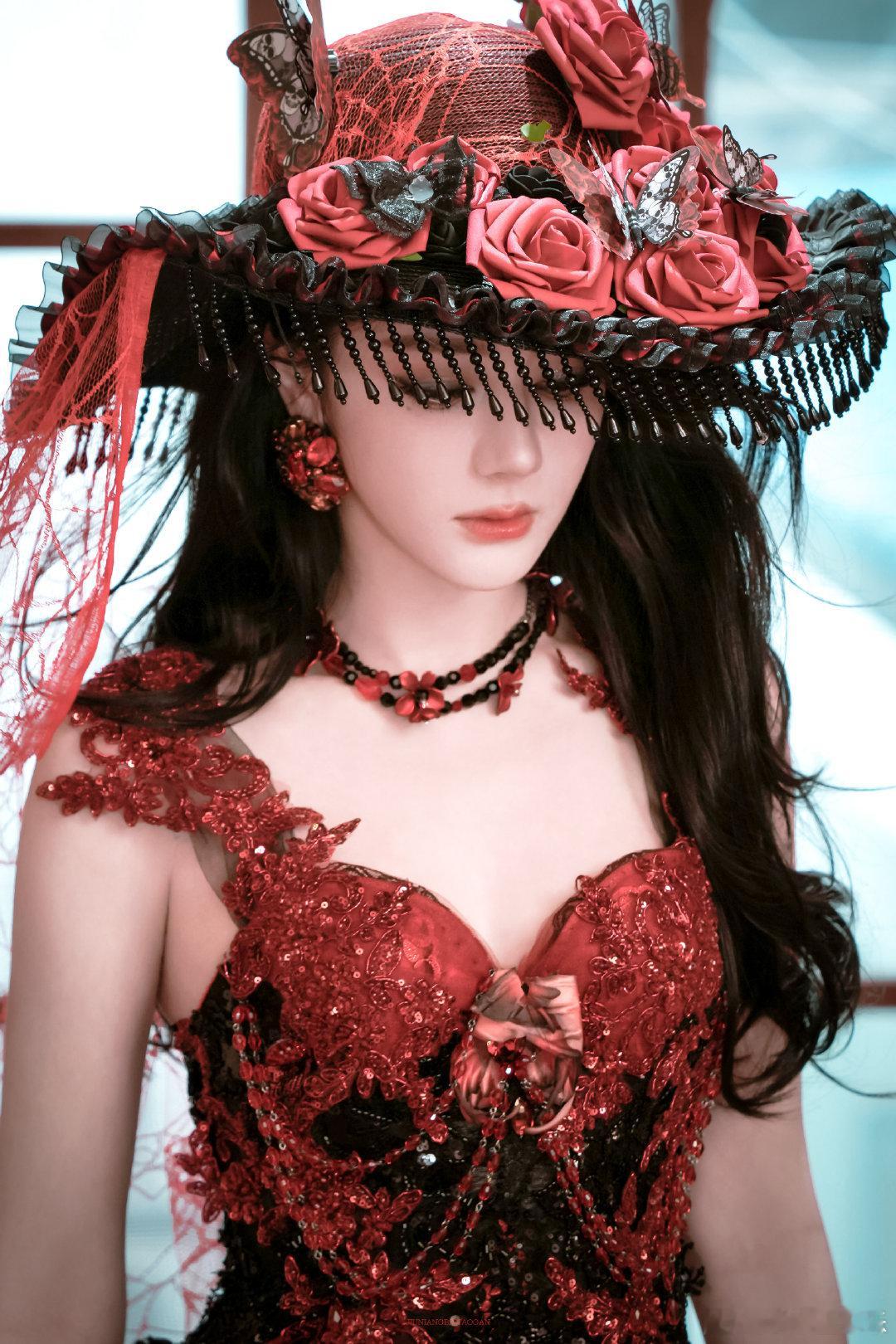 王亚飞给迪丽热巴化的幸运红唇妆王亚飞给迪丽热巴化的红唇妆迪丽热巴真的太适合红唇