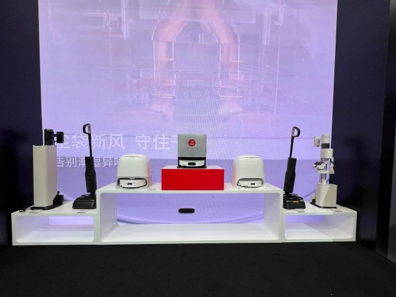 手机内存一个季度涨八成，最先撑不住的是3000到5000元这档小区门口手机店的老陈上周把柜台里一排3