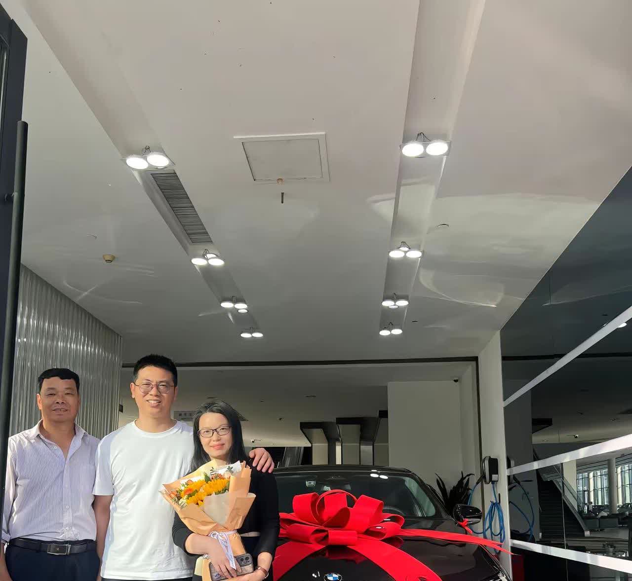 能力有限，喜提大玩具，趁爸爸还能玩得动，让他先玩个宝马先😄