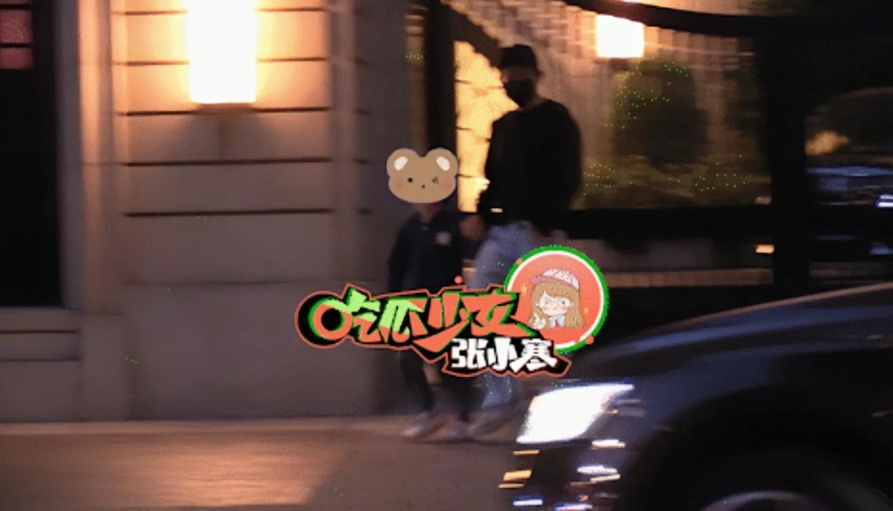 赵丽颖晒甜蜜照片，实力派男演员布手相迎！近期娱乐圈大牌动作频频，今天我要带大