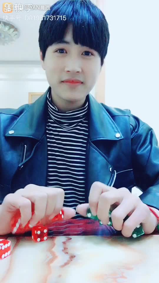 摇骰子高手大秀花式骰子技巧