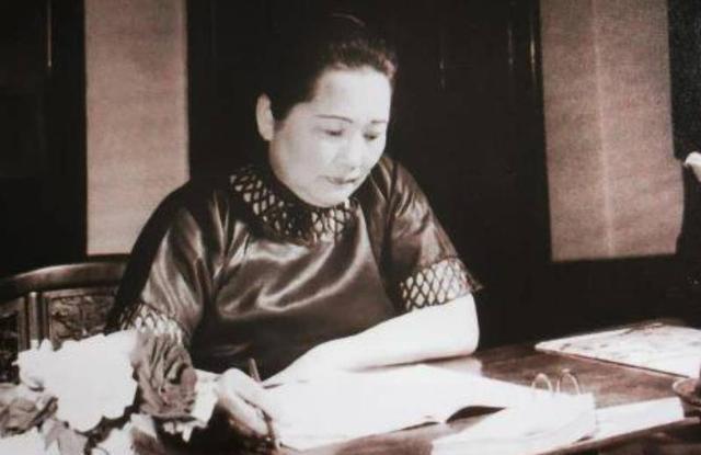 34年后宋庆龄才敢说：红军快饿死那会，我拿孙中山家底偷偷救的命1936年红军刚