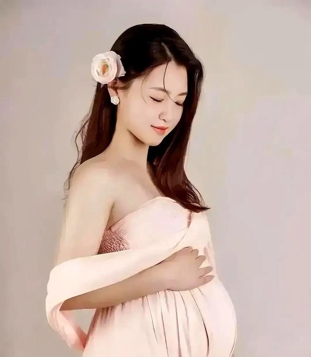 邻居那儿媳妇预产期临近，一句怕疼想剖，家里立马炸锅。老人轮番劝：别人都能顺，你