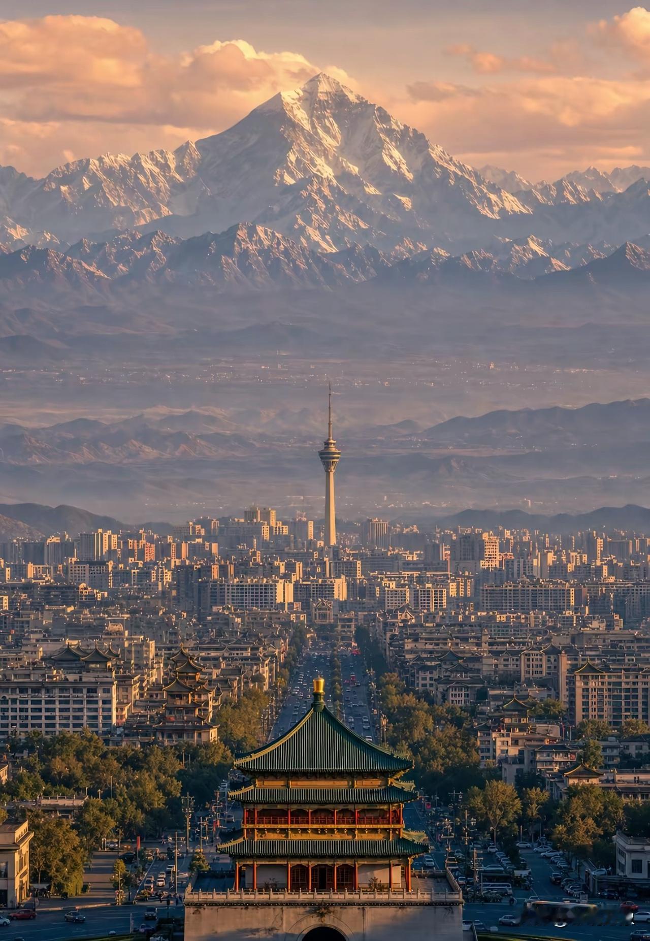 不愧是帝王之都，太壮观了从城墙上拍西安，钟楼、电视台、终南山同框了摄影西安