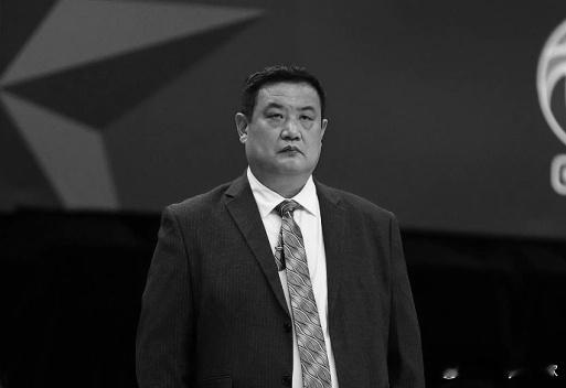 前山东男篮主帅，中国篮球名宿徐长锁指导离世，享年52岁。他曾培养了杨瀚森、丁彦雨