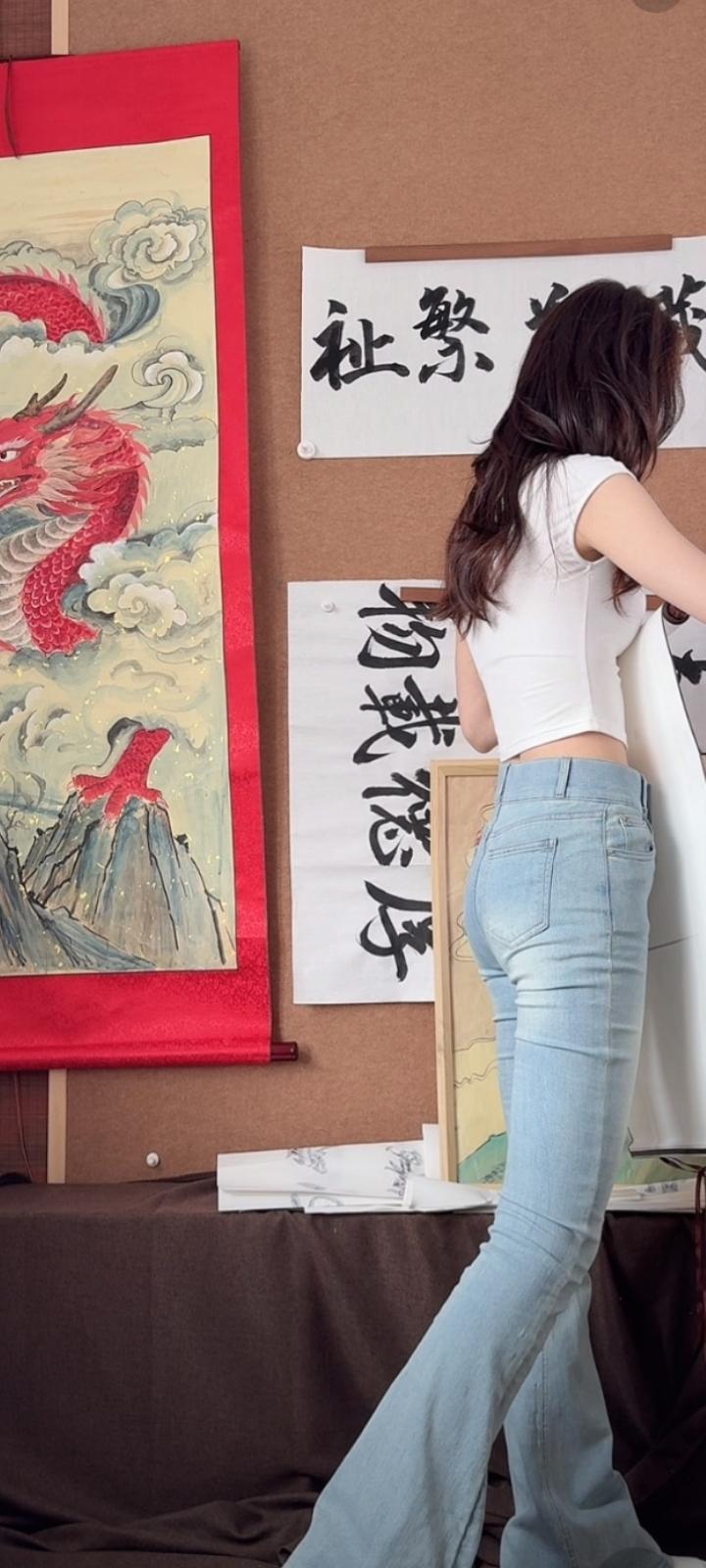 风是最好的计时器。我们把校服晾在悬崖，以此证明，骨骼比枝叶更挺拔，更敢于向