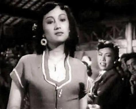 野史：1931年的一晚，张学良刚刚睡下，二夫人谷瑞玉突然爬上床，从身后一把抱住他