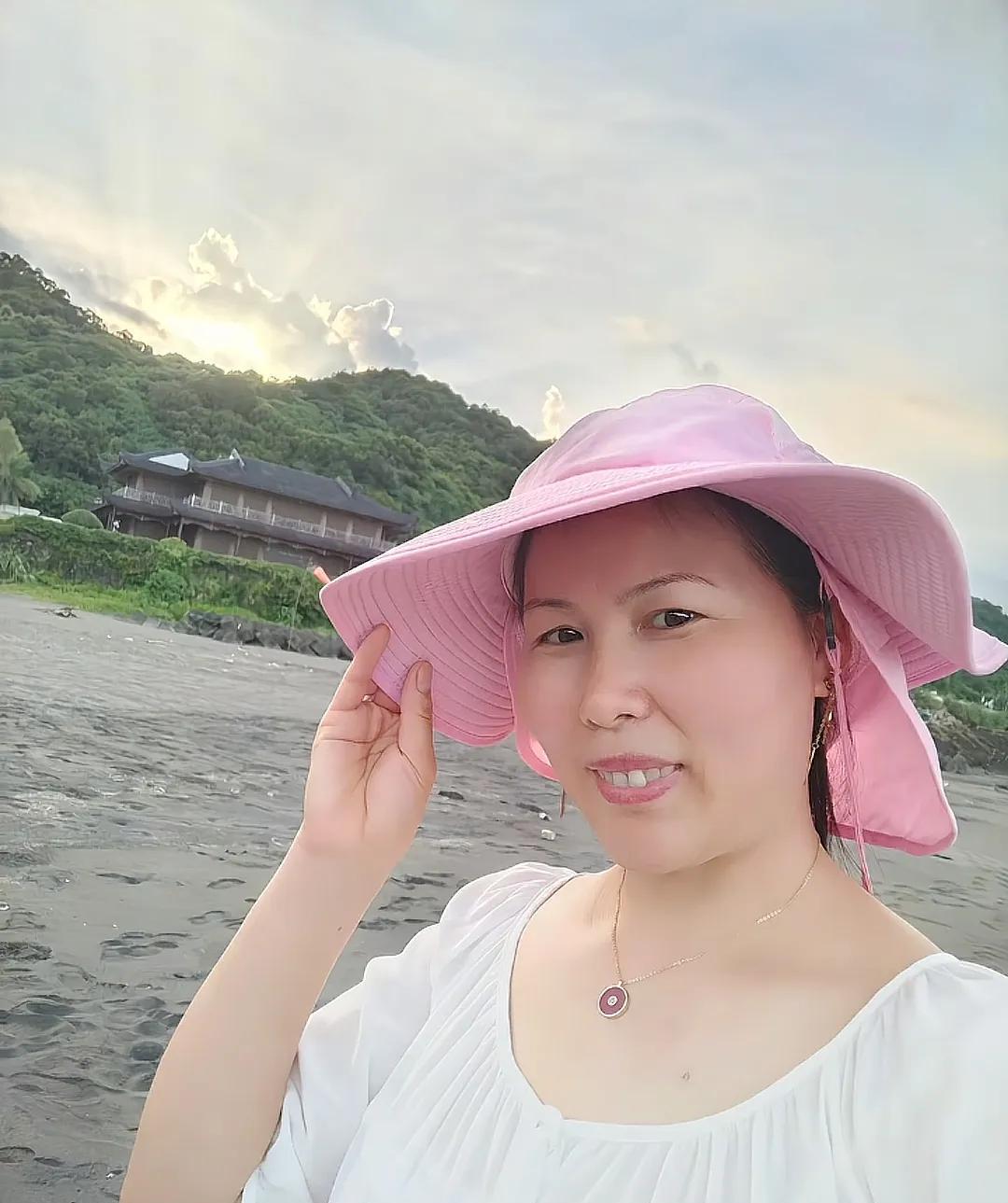 汪小菲这几天到湾湾，又带俩孩子到海边玩了！小杨阿姨更新了视频，他们一路开车直达海