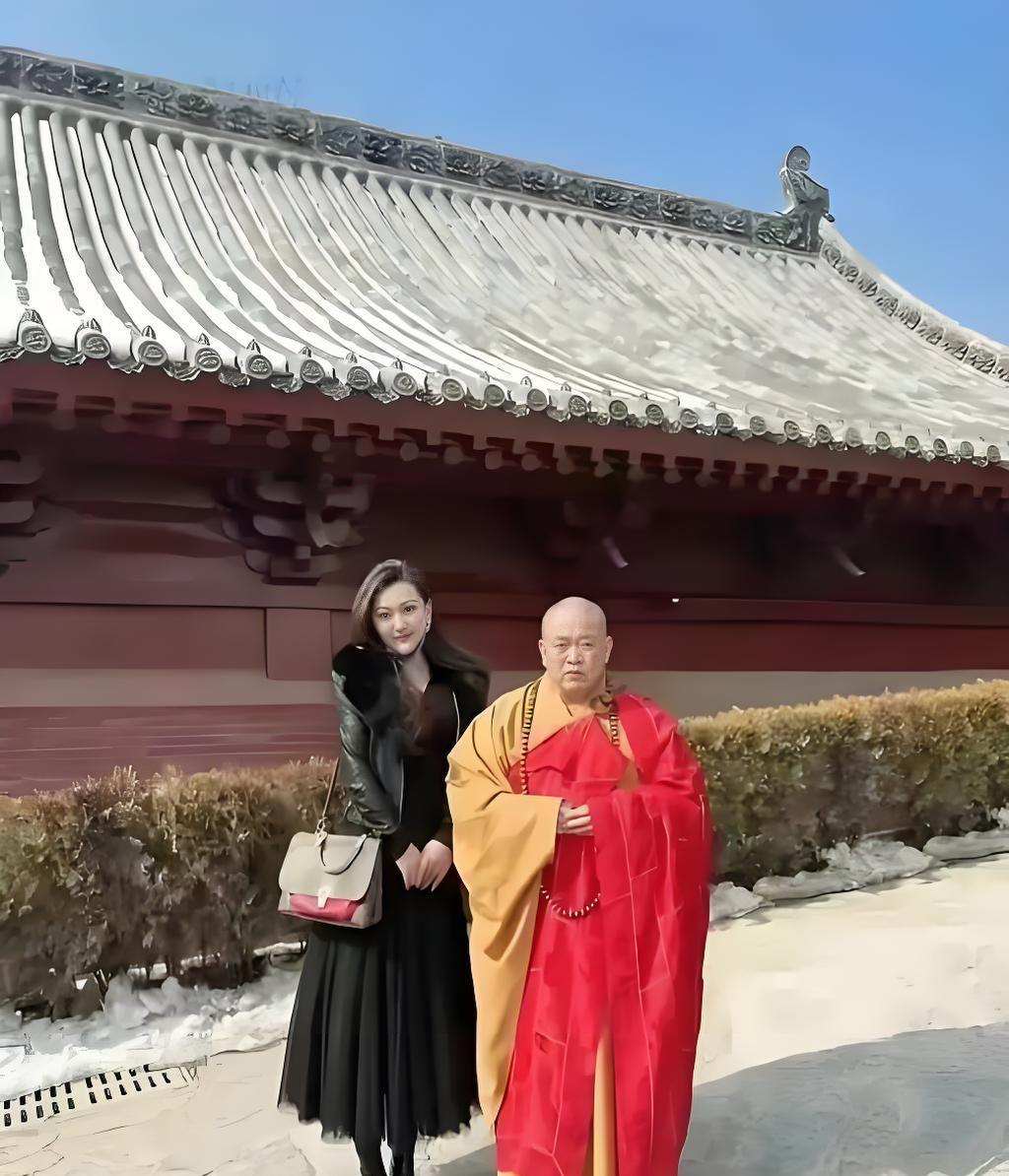 铲除腐败，从寺庙开始。近日，少林寺第三十代方丈释永信，被警方带走，协助调查。