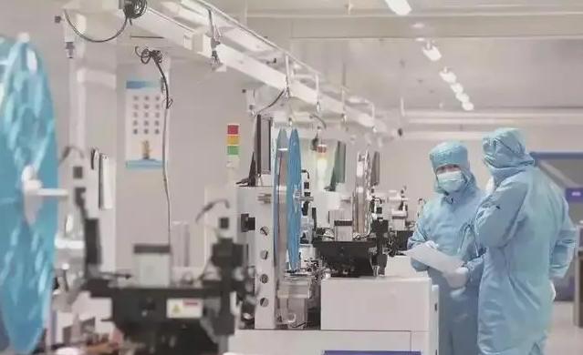 对中企痛下毒手后，荷兰害怕了，着急与中国解释，这事跟美国没关系。荷兰这回对安