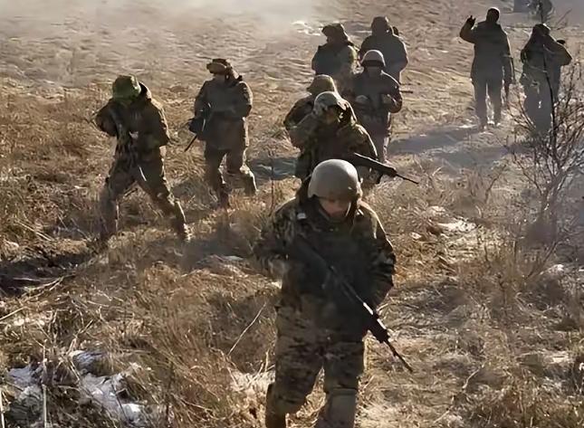 俄军从库尔斯克地区吸取了教训，不再一味对乌克兰投入更多的兵力，而是保卫自己的边境