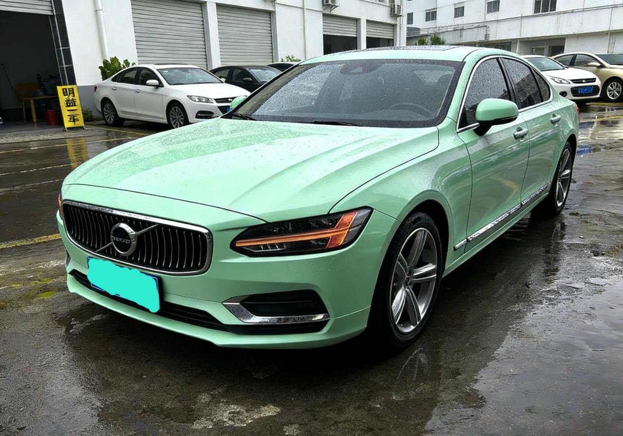 这是我群里的一个女性群友的车。这车这位朋友说国内上牌量也就100多台。其实我查了