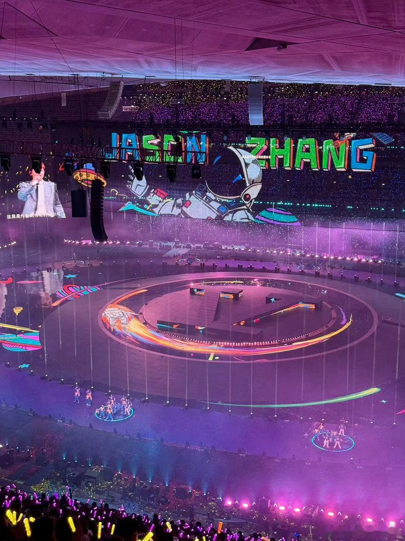 张杰共赴斗转星移的盛大收官收官啦！连唱16场，顶级的舞台、顶级的唱功、顶级的LI