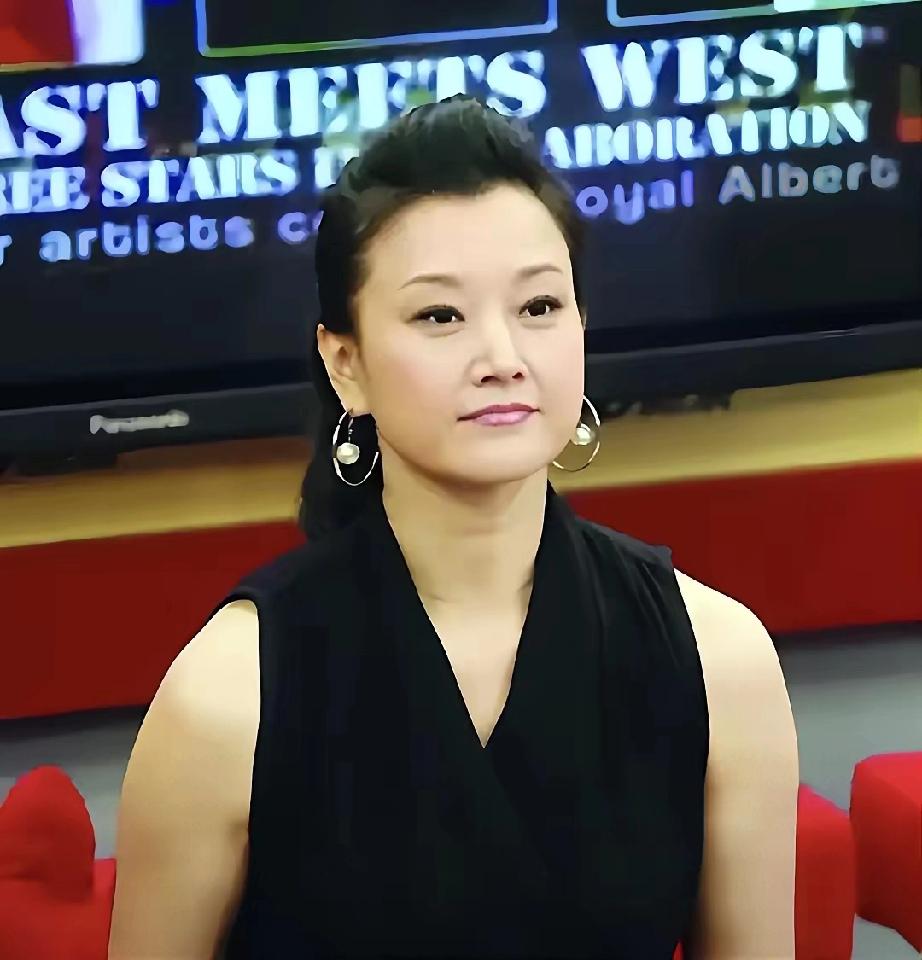 最顶级的体面！24次登春晚的宋祖英，落幕方式看哭无数人娱乐圈最温柔的退场，当属宋