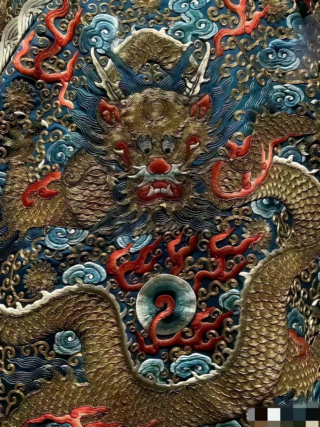 清代时期的龙袍，没想到百年前的制衣工艺如此精湛。
