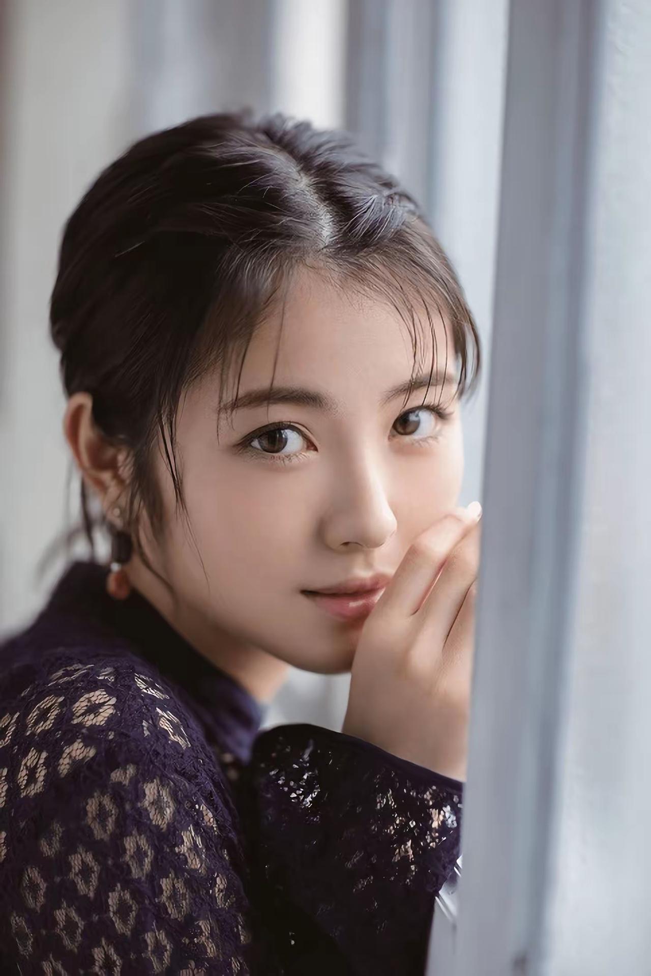 轻纱掩面，暗香浮动。中外各路神仙颜值的大美女，看一眼，心旷神怡，神清气爽分享美女