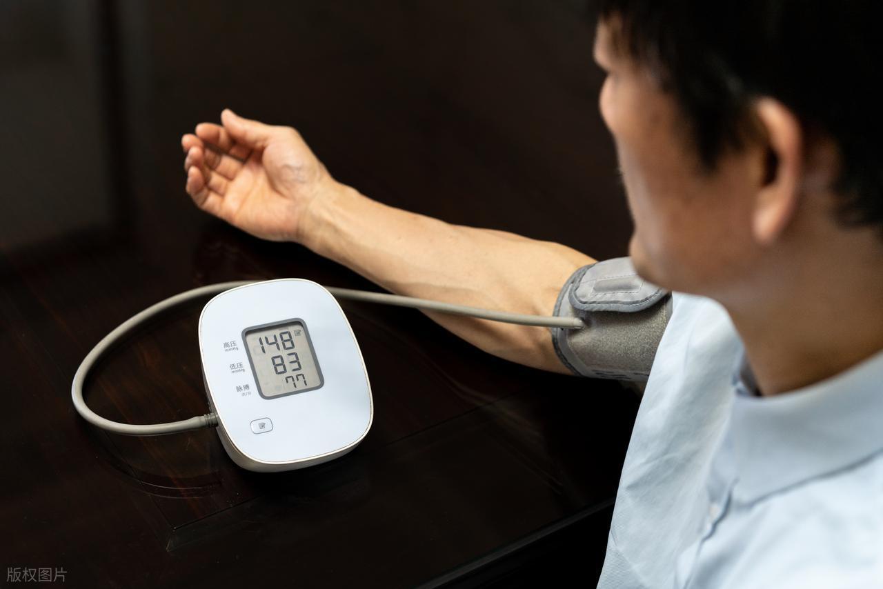 高血压患者尽量少吃3种食物，尤其第2种，80%的人天天吃过量！对于高血压