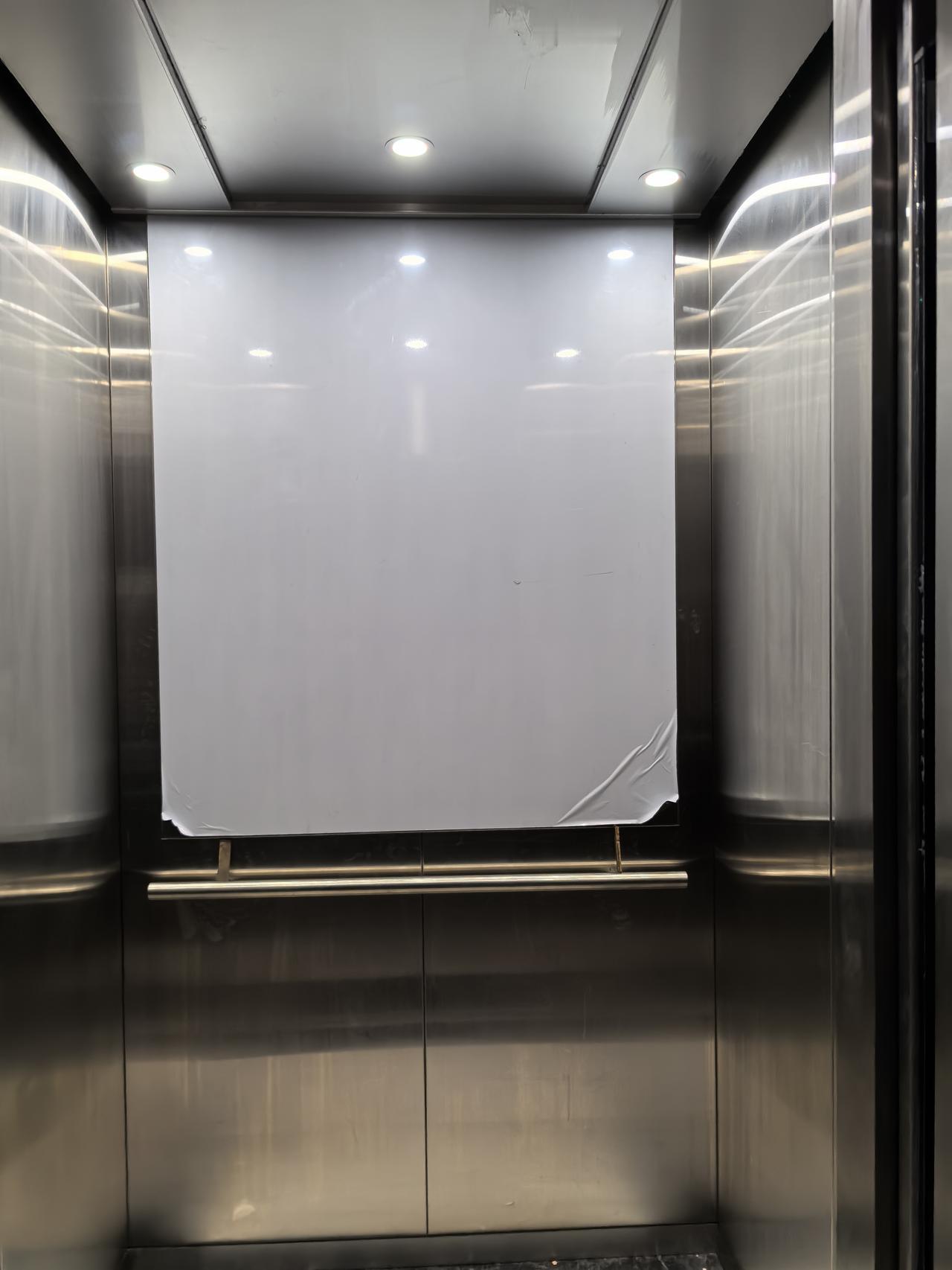 小区新电梯终于换好了，可又出“幺蛾子”了。政府免费给老小区更换电梯