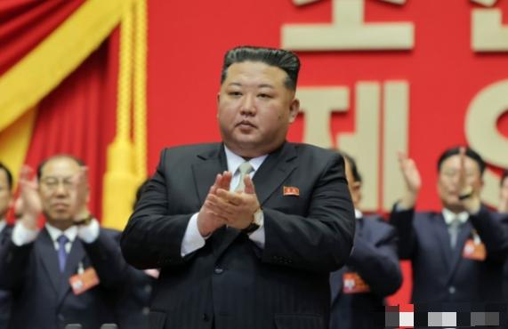 金正恩公开定性美国：恐怖主义国家。3月24日，朝鲜领导人金正恩在结束最高人民