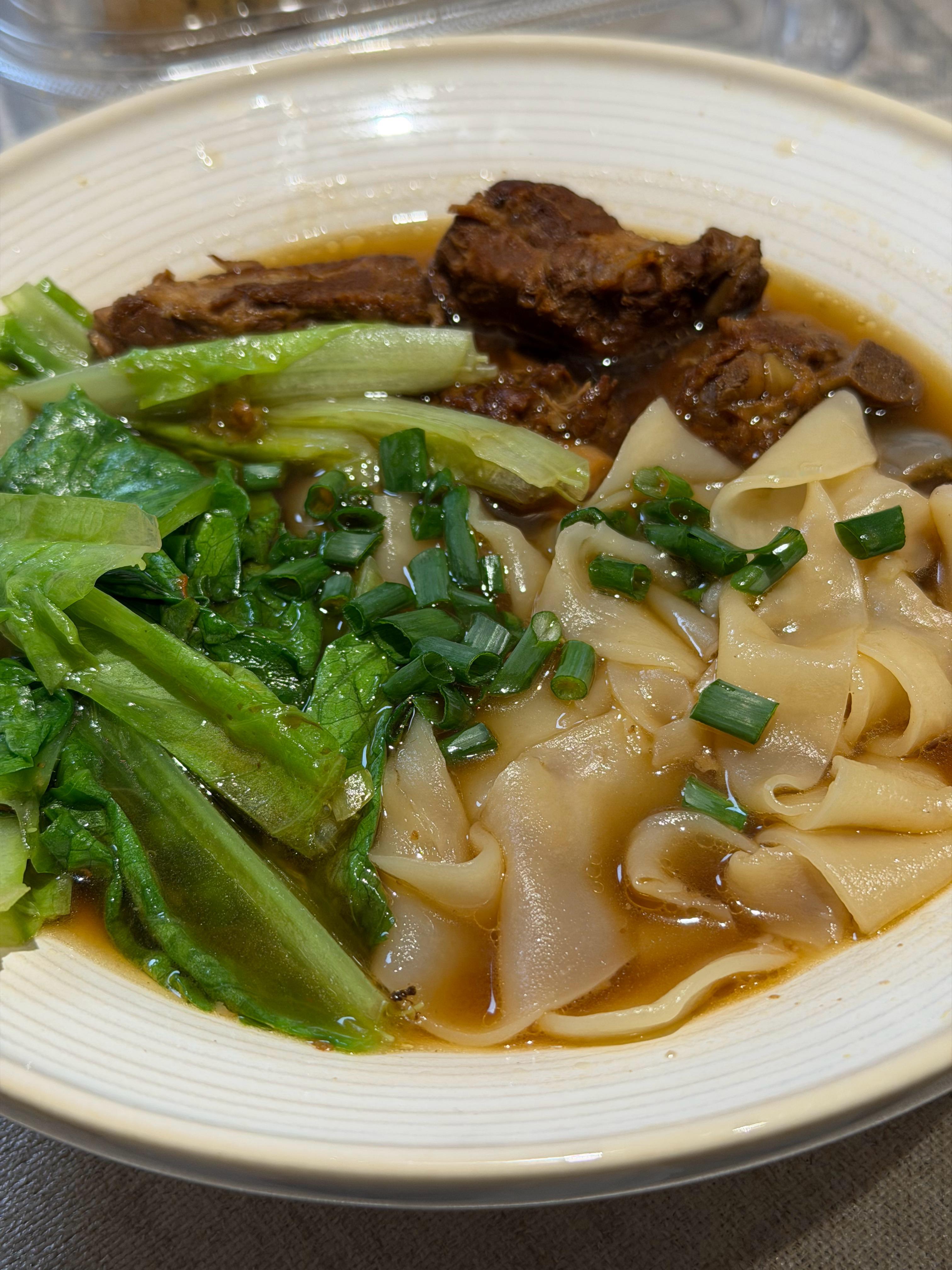 大过年的生病了，什么能抵挡的过一碗热气腾腾的汤面呢？